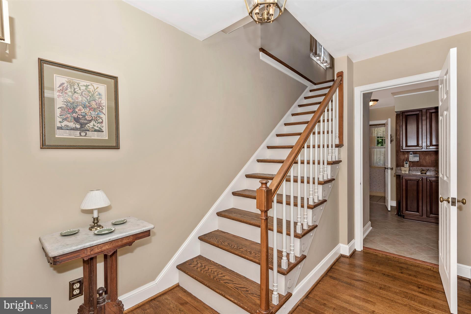 18837 Crofton Road Hagerstown, MD 21742 - Photo 12 of 30 Foyer/Staircase