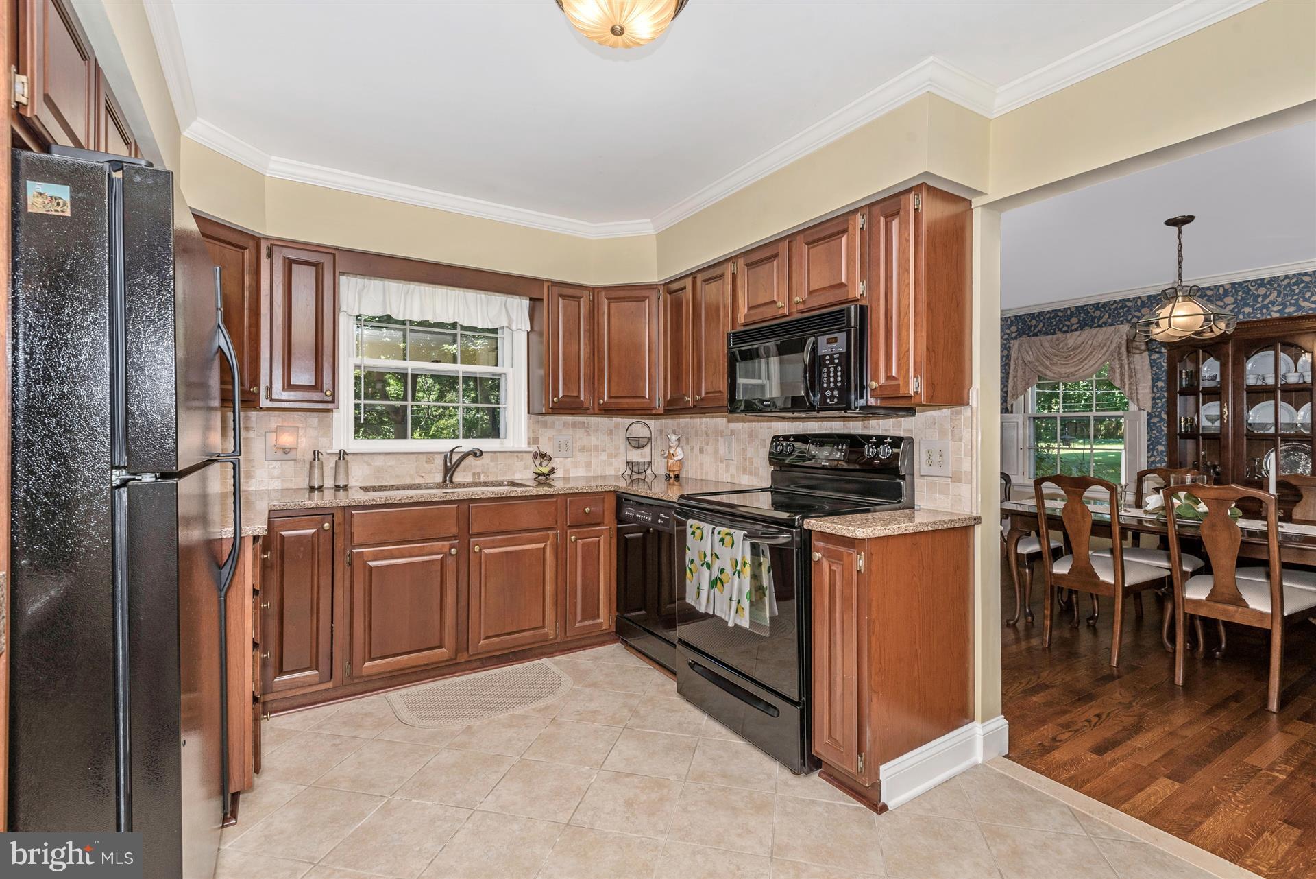 18837 Crofton Road Hagerstown, MD 21742 - Photo 8 of 30 Kitchen -~~Space is not a problem.
