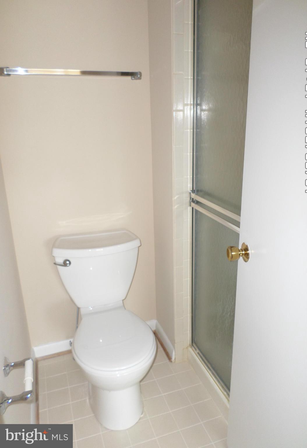2839 Schoolhouse Circle Silver Spring, MD 20902 - Photo 19 of 26 Bath (Master)