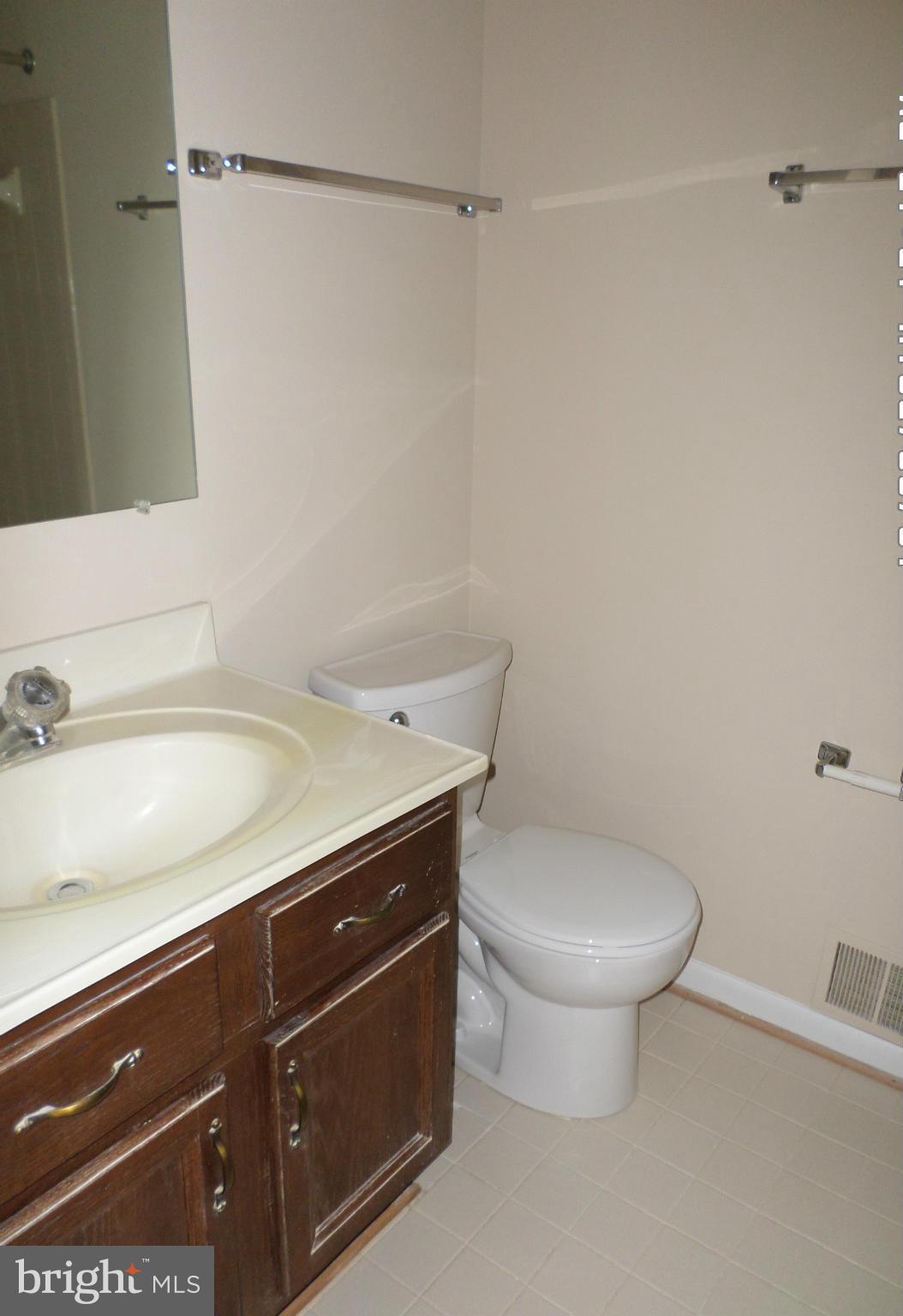 2839 Schoolhouse Circle Silver Spring, MD 20902 - Photo 22 of 26 Bath