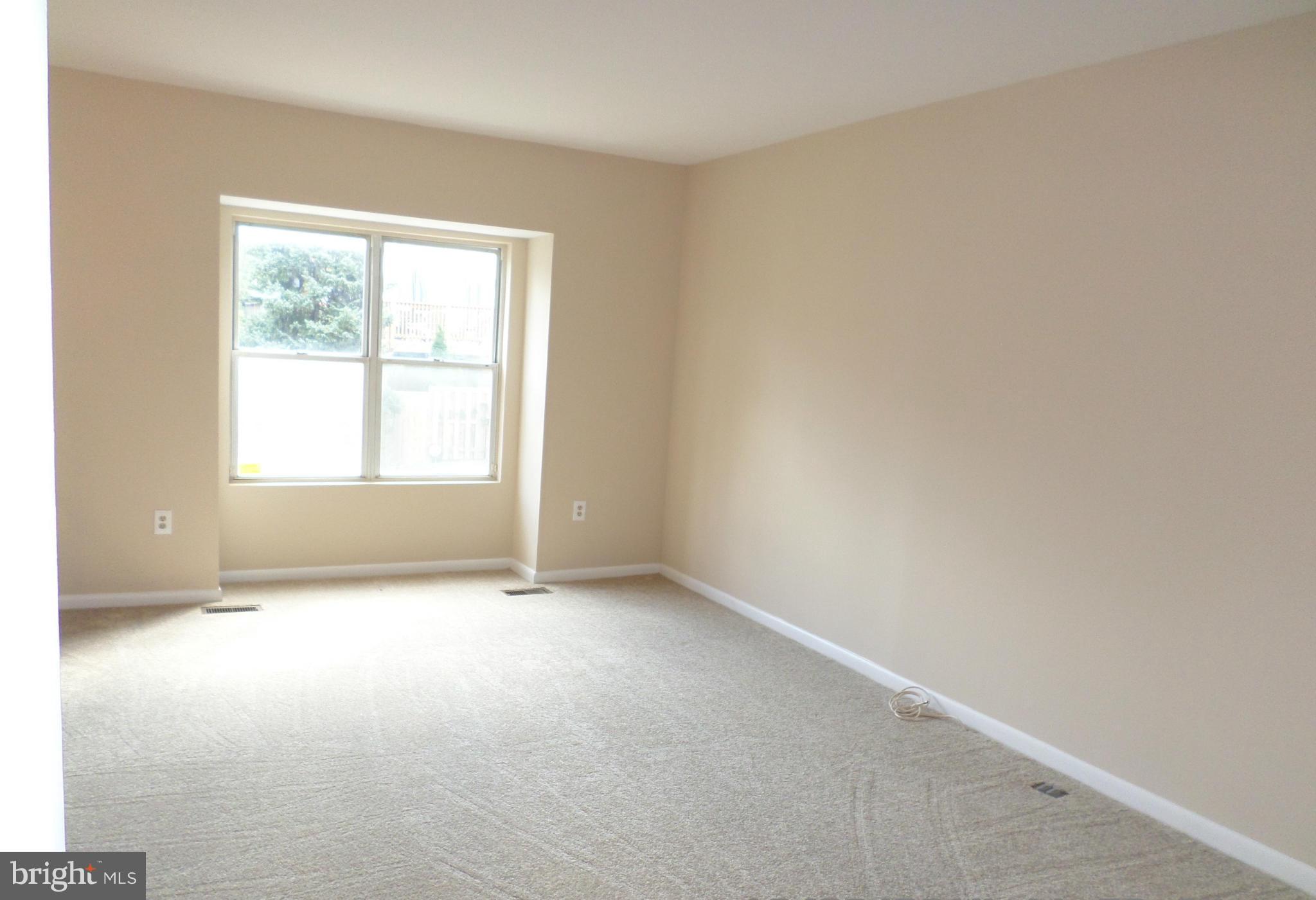 2839 Schoolhouse Circle Silver Spring, MD 20902 - Photo 5 of 26 Living Room