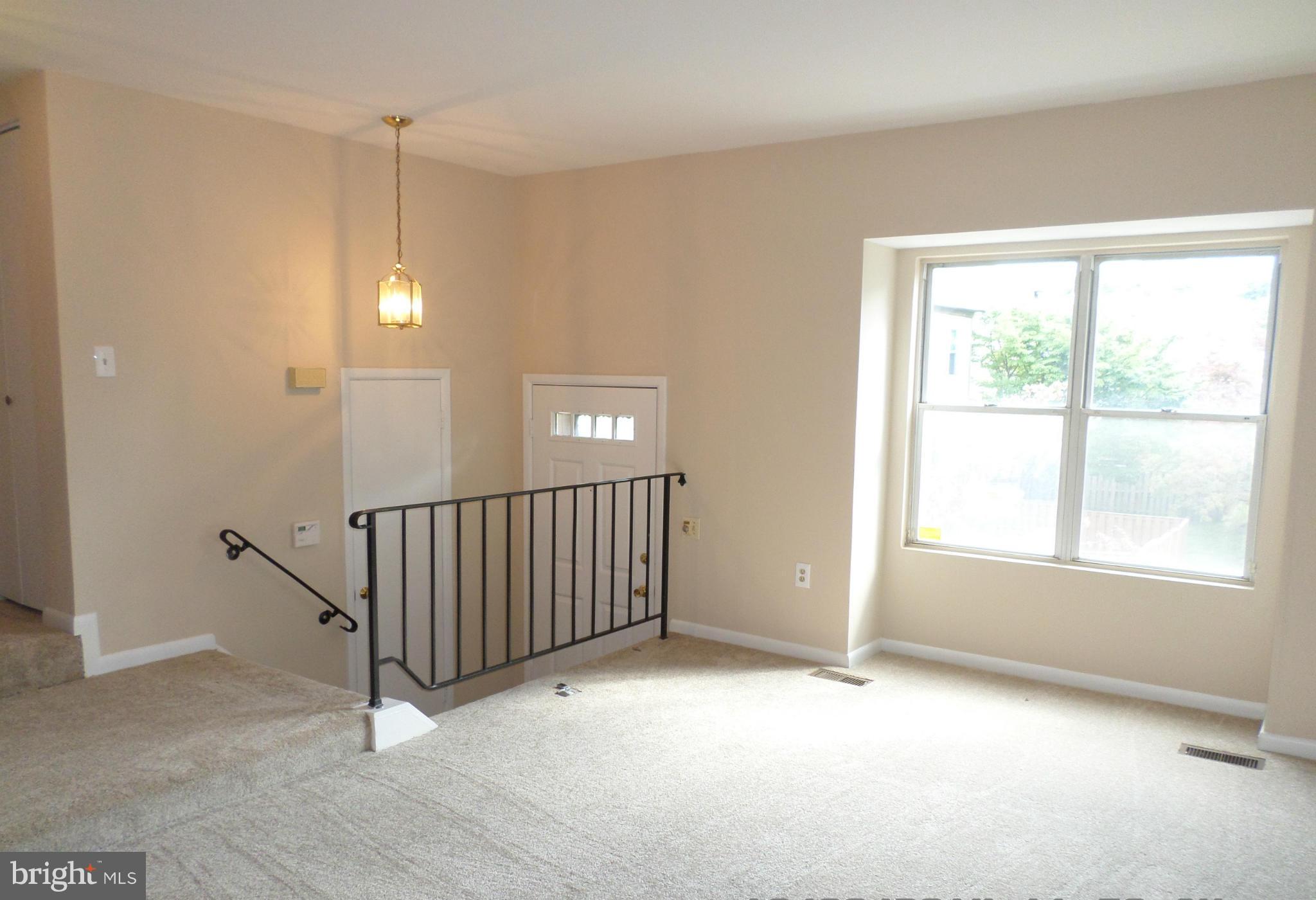 2839 Schoolhouse Circle Silver Spring, MD 20902 - Photo 6 of 26 Living Room