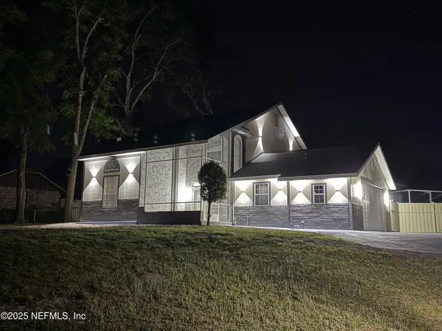 a view of back yard of the house