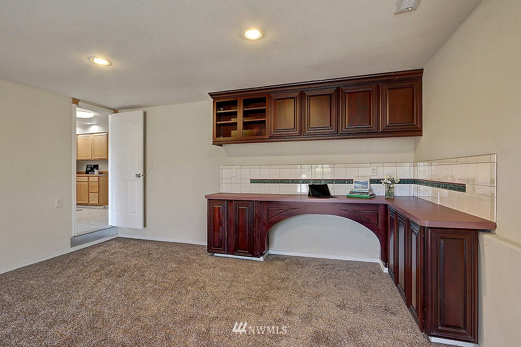 16421 Sylvester Road Southwest Burien, WA 98166 - Photo 11 of 18 Gallery Image 11