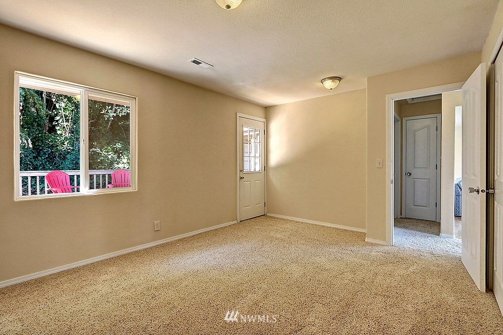 16421 Sylvester Road Southwest Burien, WA 98166 - Photo 13 of 18 Gallery Image 13