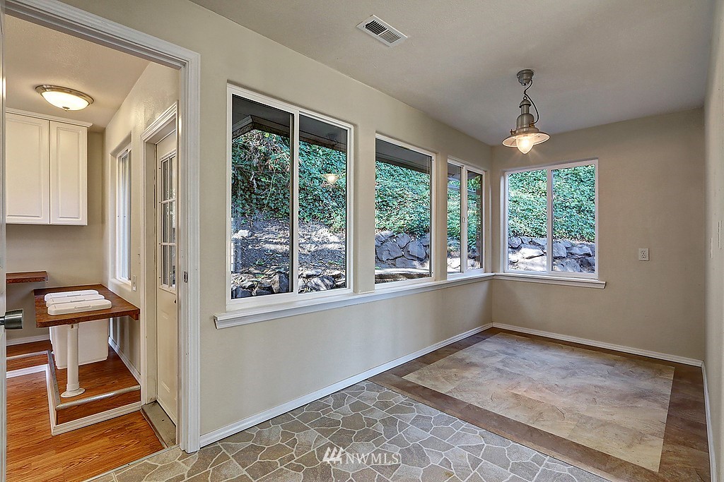 16421 Sylvester Road Southwest Burien, WA 98166 - Photo 5 of 18 Gallery Image 5