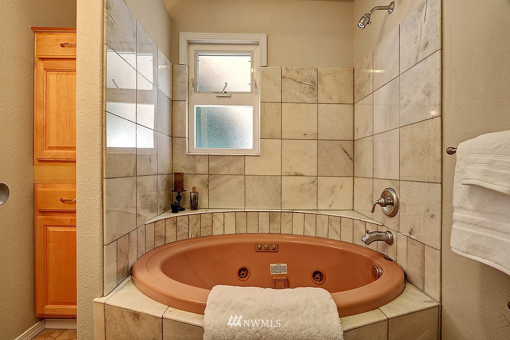 16421 Sylvester Road Southwest Burien, WA 98166 - Photo 9 of 18 Gallery Image 9