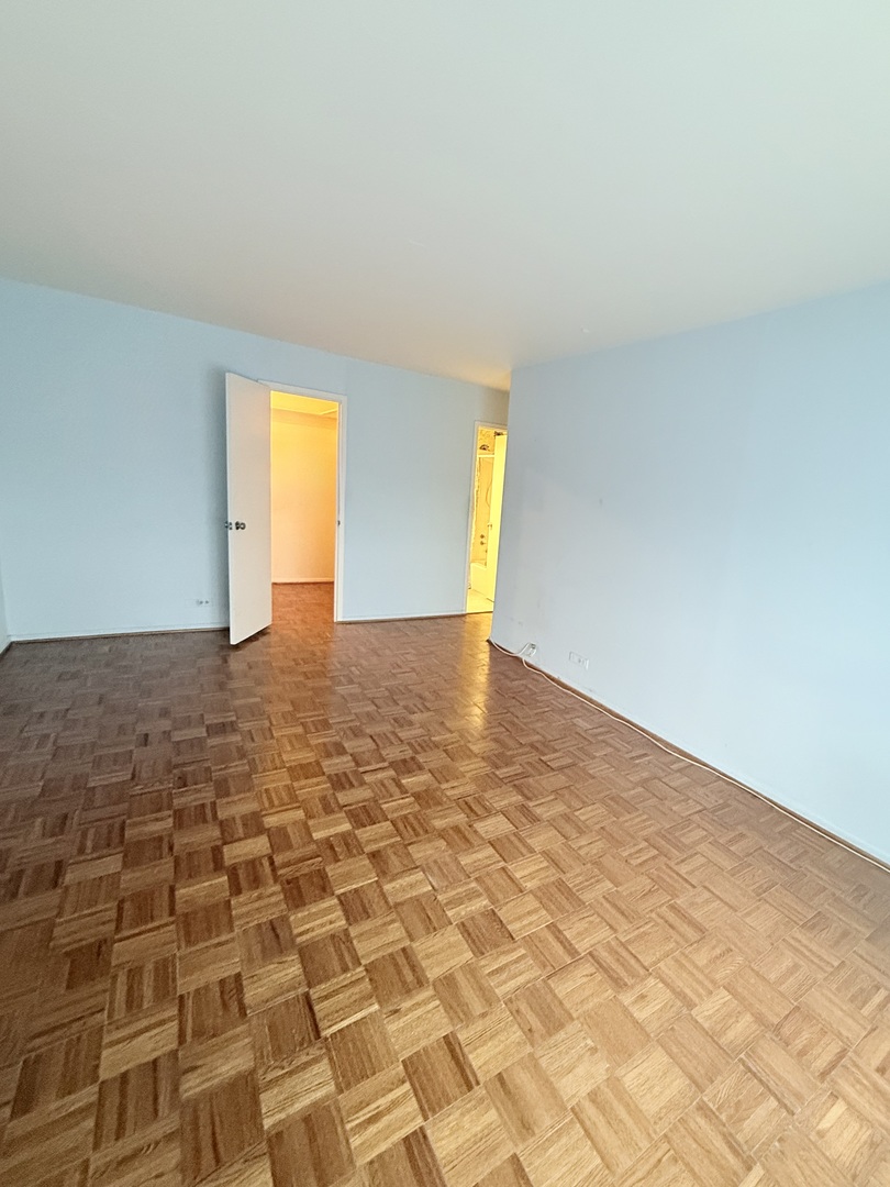 6833 North Kedzie Avenue, Unit 1006 Chicago, IL 60645 - Photo 7 of 17