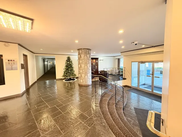 $179,000 | 6833 North Kedzie Avenue, Unit 1006, Chicago, IL 60645