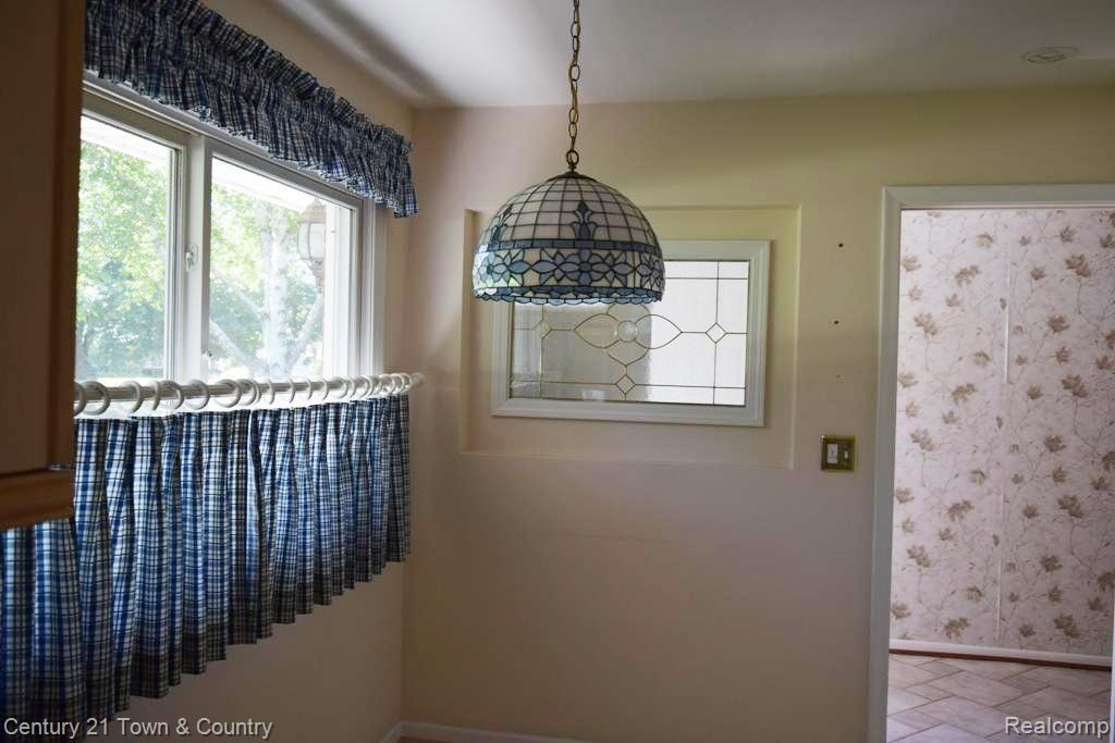 933 North Reading Road Bloomfield Hills, MI 48304 - Photo 12 of 30 Kitchen Nook .jpg
