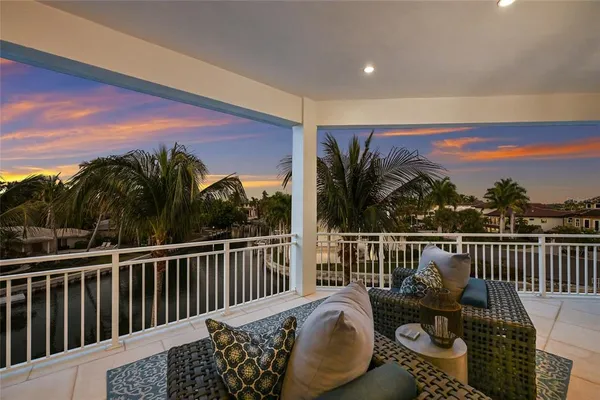 a view of outdoor space yard and porch