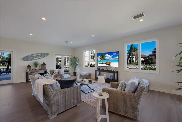 $4,475,000 | 750 Siesta Key Circle, Sarasota, FL 34242