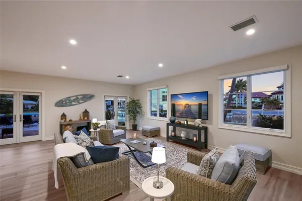 $4,475,000 | 750 Siesta Key Circle, Sarasota, FL 34242