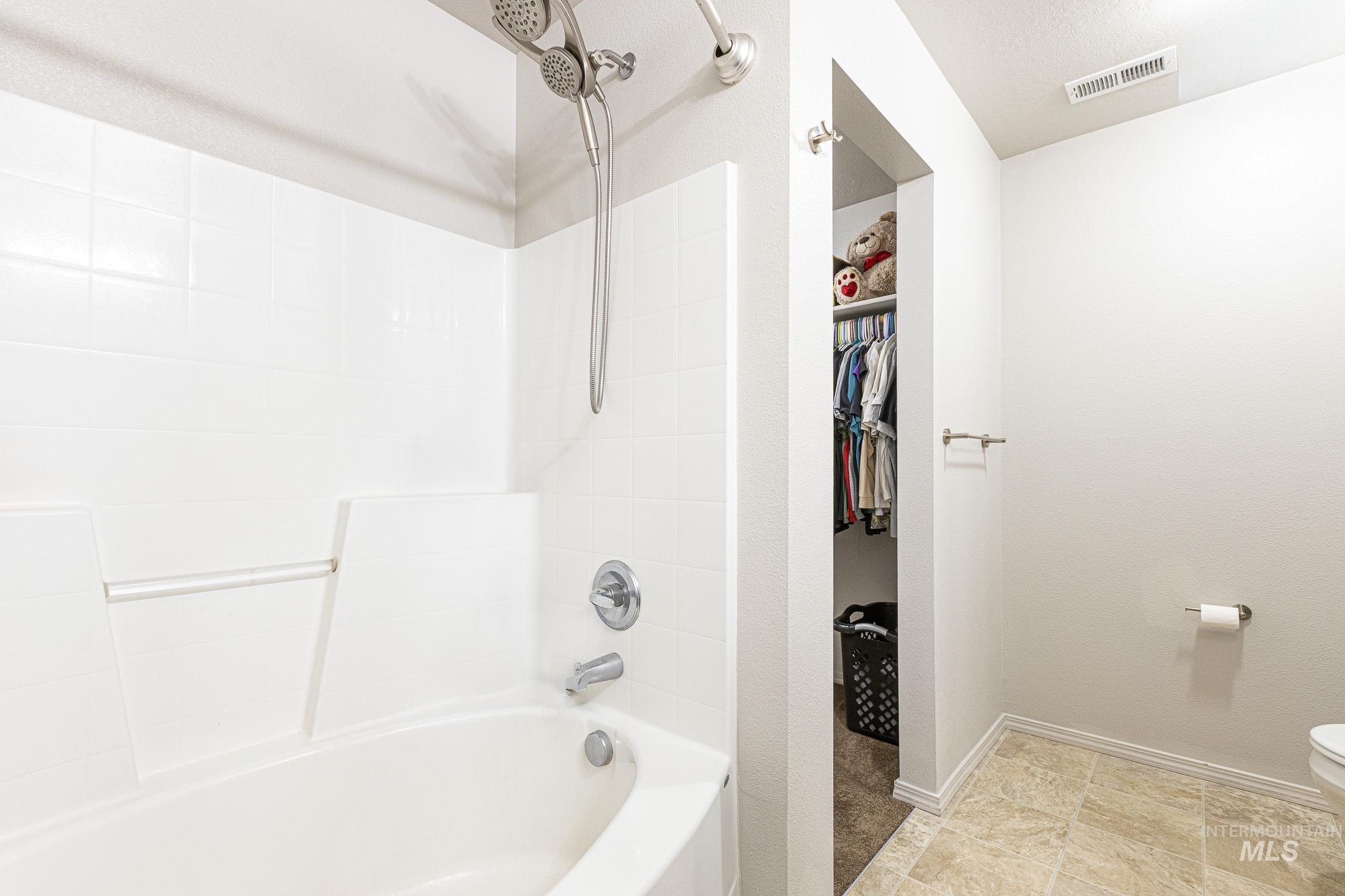 643 North Manship Avenue Meridian, ID 83642 - Photo 17 of 32 Full bathroom featuring shower / bathtub combination and a spacious closet