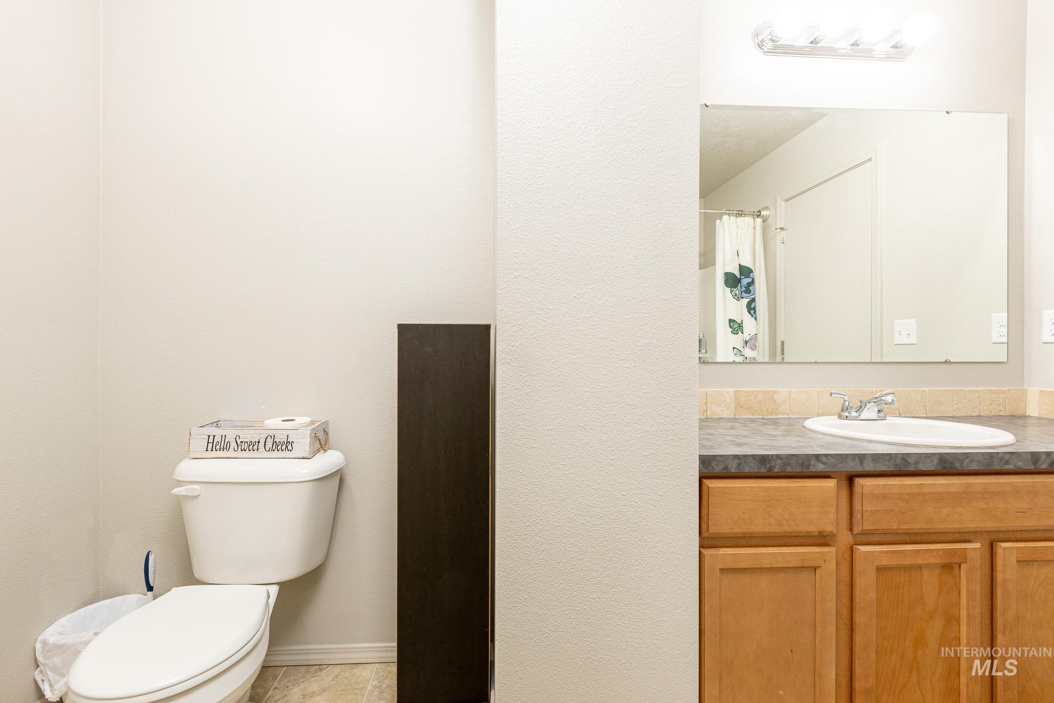 643 North Manship Avenue Meridian, ID 83642 - Photo 20 of 32 Bathroom featuring a shower with shower curtain and vanity