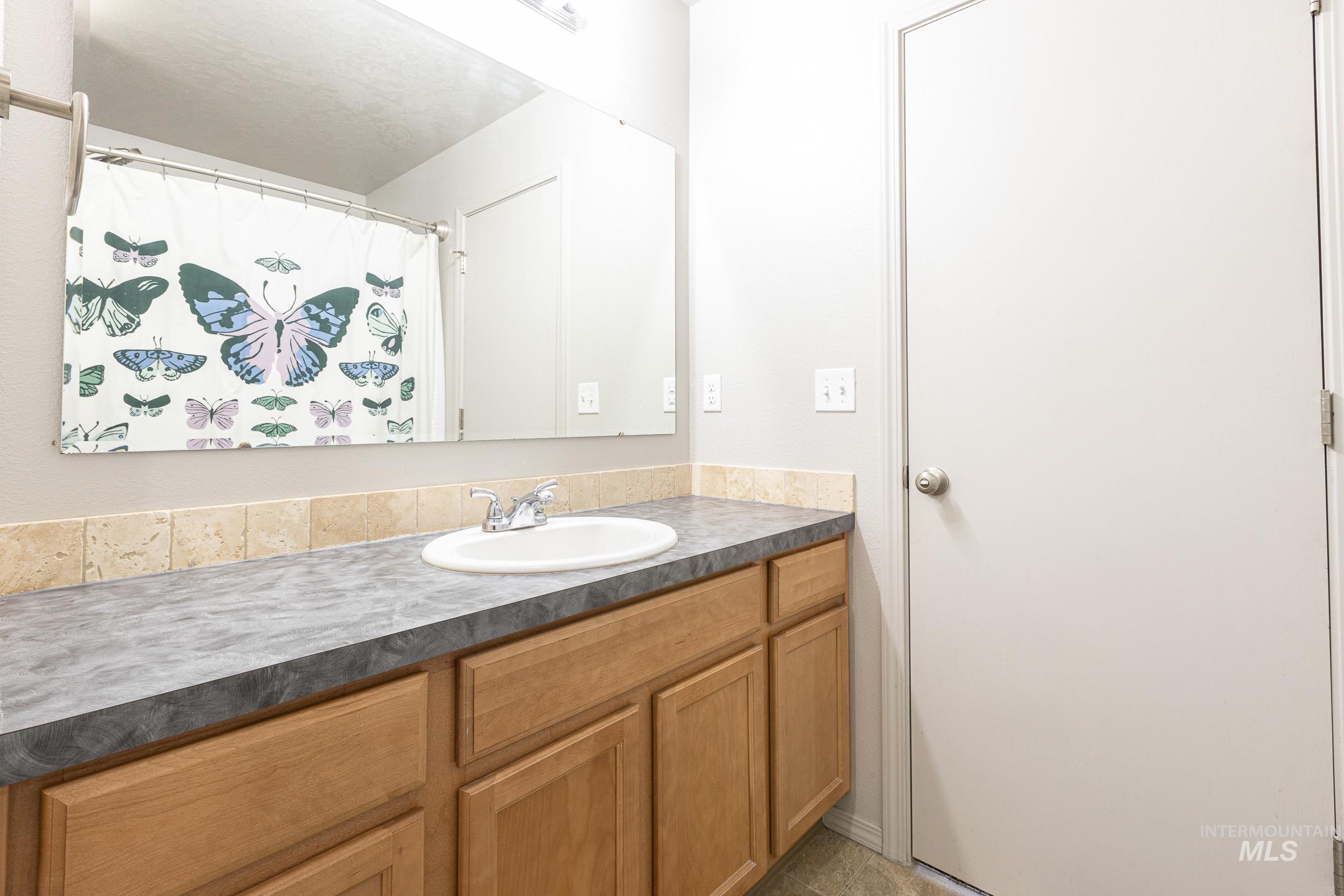 643 North Manship Avenue Meridian, ID 83642 - Photo 21 of 32 Full bathroom with vanity and a shower with shower curtain