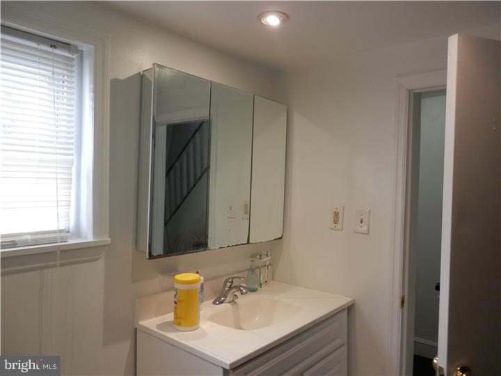 1835 Webster Street Philadelphia, PA 19146 - Photo 4 of 9 Bathroom