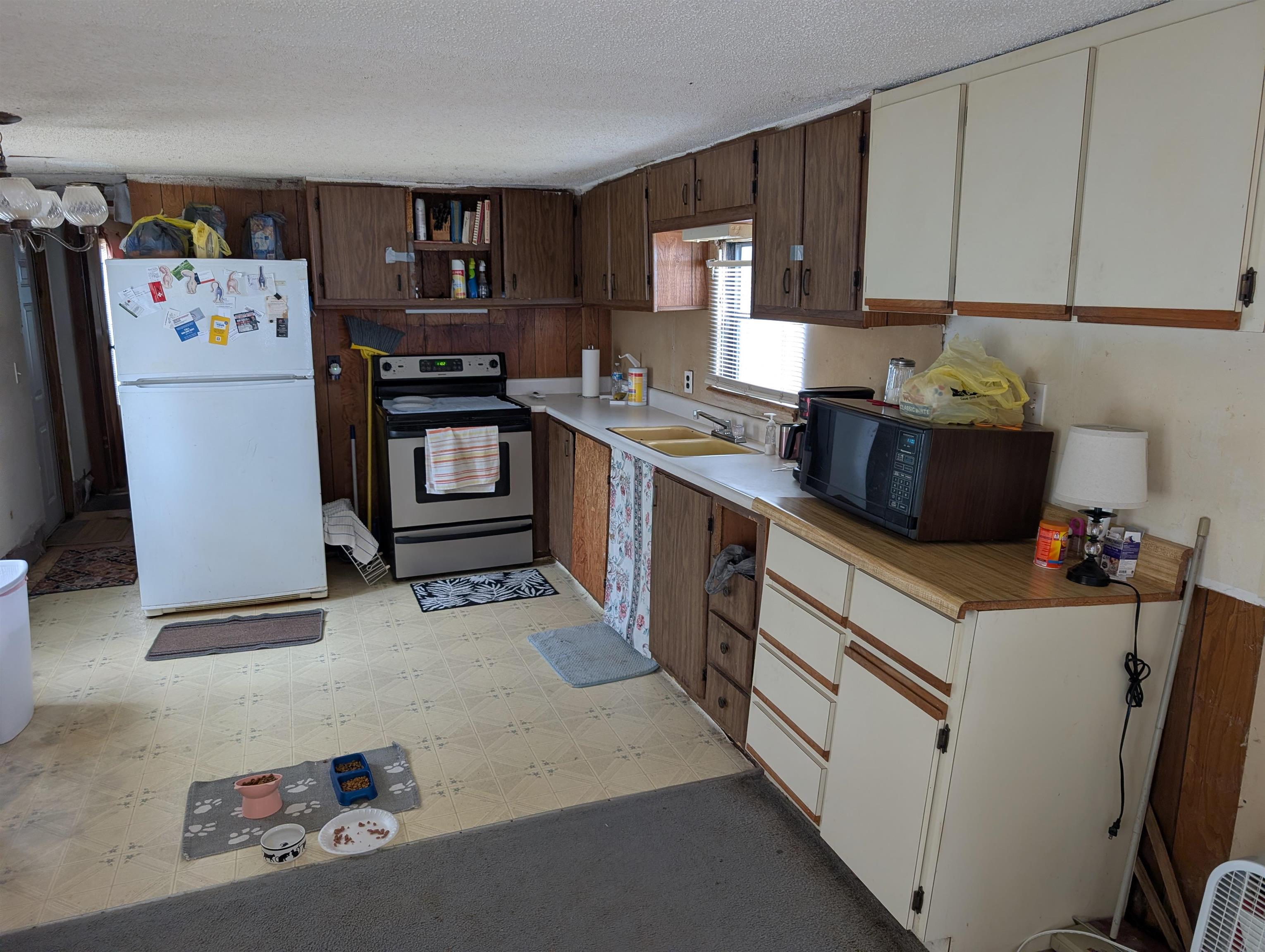 102 Edgewater Road Satsuma, FL 32189 - Photo 17 of 21 a kitchen with a refrigerator and a stove top oven