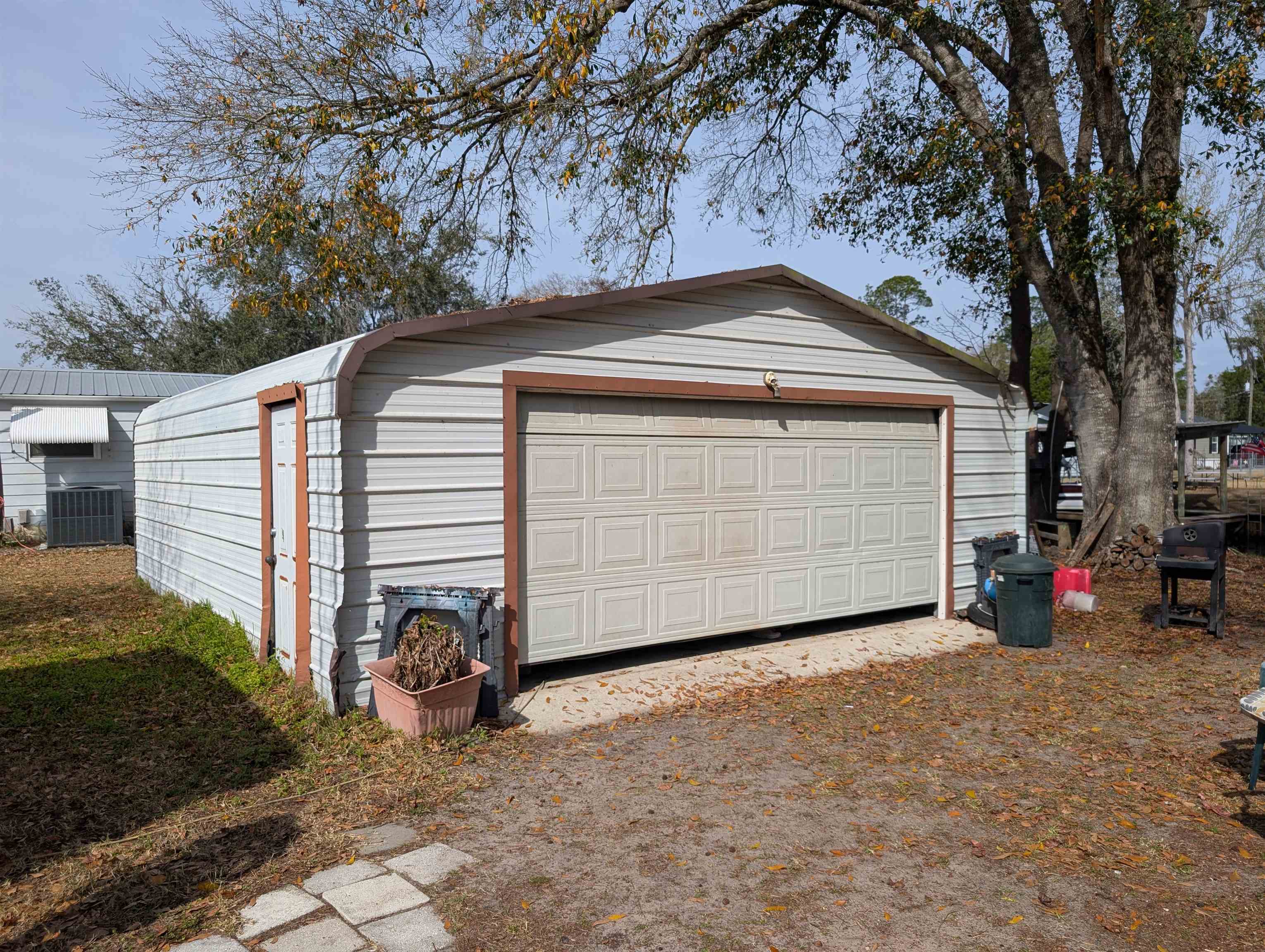 102 Edgewater Road Satsuma, FL 32189 - Photo 5 of 21 a view of a house with a garage