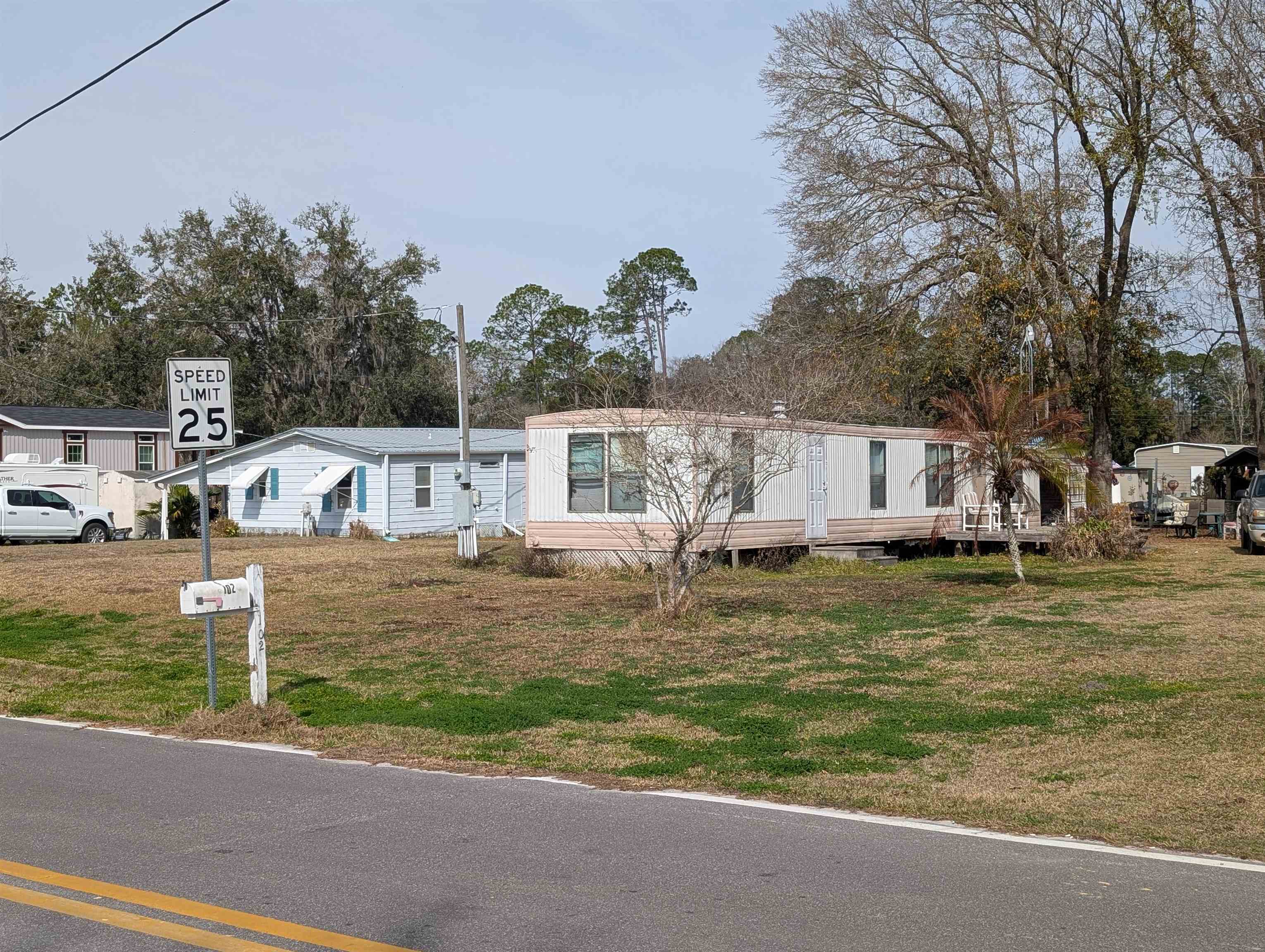 102 Edgewater Road Satsuma, FL 32189 - Photo 10 of 21 a front view of a house with garden