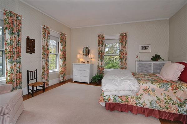 21 Hillside Road Wellesley, MA 02481 - Photo 11 of 16