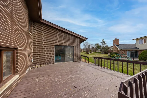 a view of a house with backyard and porch