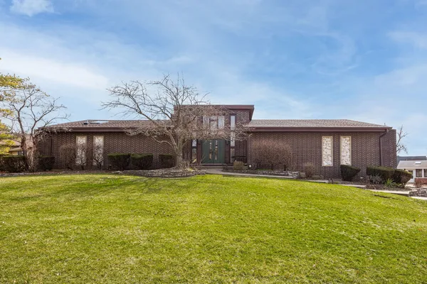 a view of a house with a yard