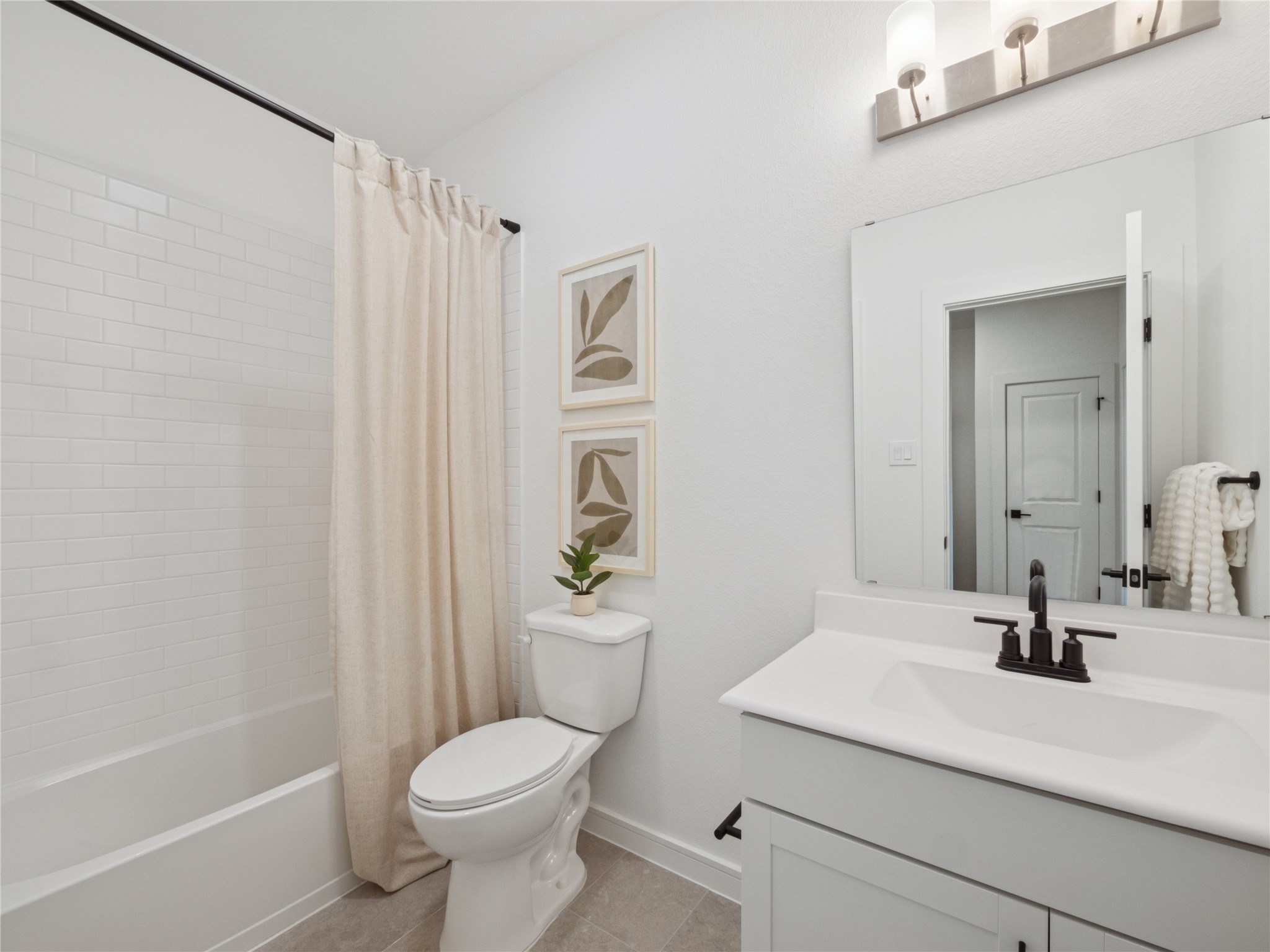 2711 Dark Lantern Drive Rosenberg, TX 77471 - Photo 16 of 36 Hall bath (*Photo not of actual home and used for illustration purposes only.)