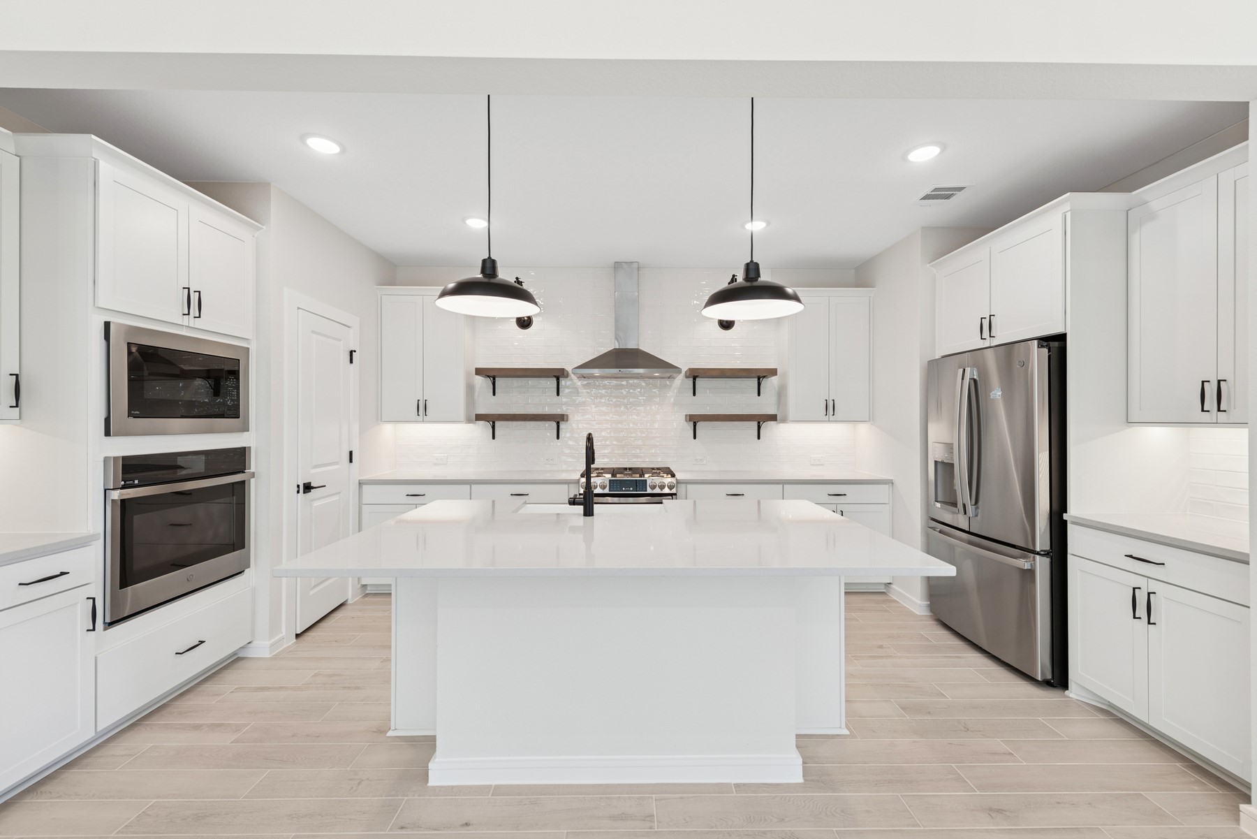 2711 Dark Lantern Drive Rosenberg, TX 77471 - Photo 7 of 36 Gorgeous island kitchen (*Photo not of actual home and used for illustration purposes only.)