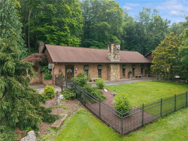 $315,000 | 100 Lee Lane, Leechburg, PA 15656