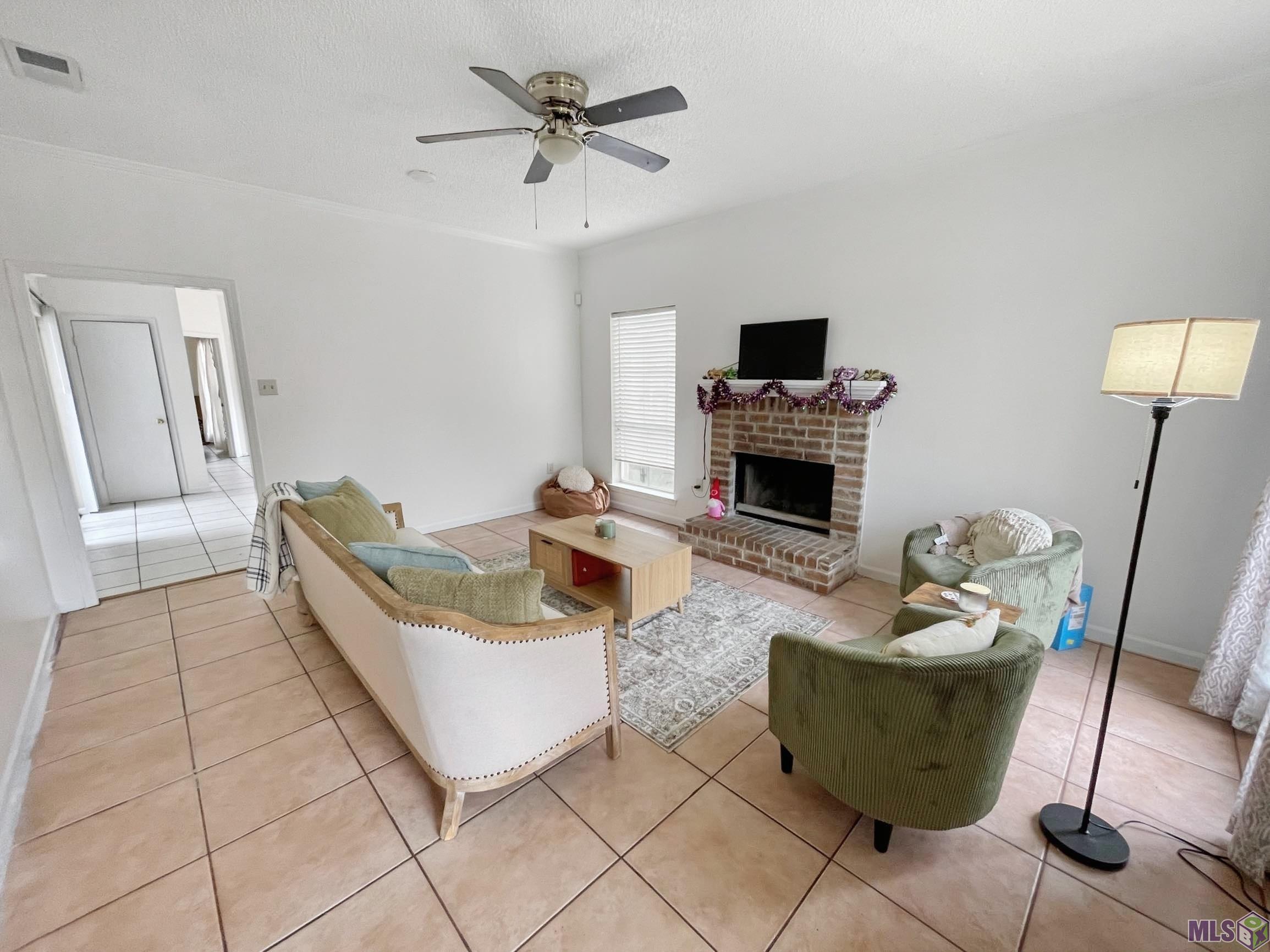 301 Meadow Bend Drive Baton Rouge, LA 70820 - Photo 2 of 12