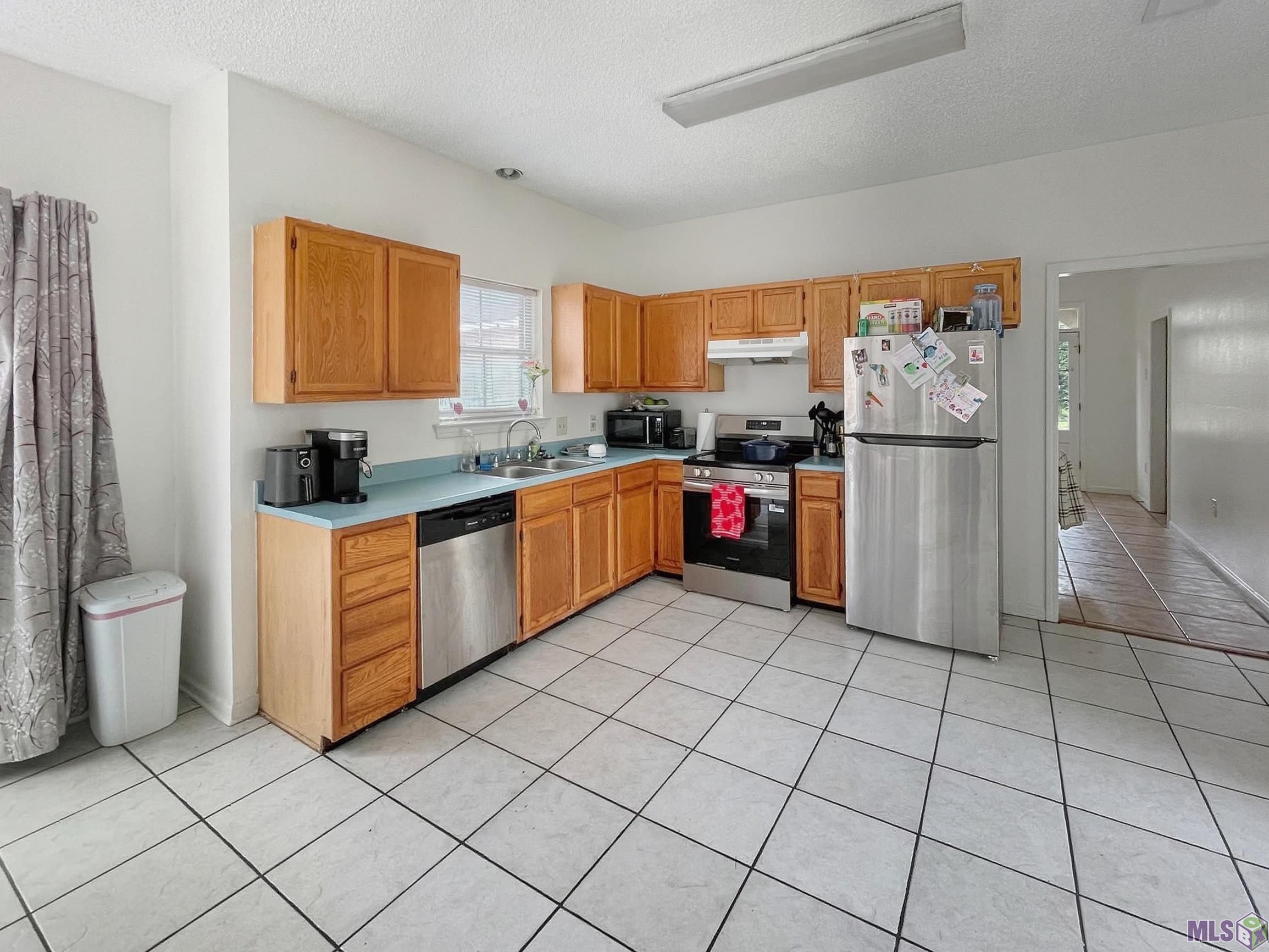 301 Meadow Bend Drive Baton Rouge, LA 70820 - Photo 3 of 12