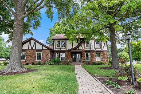 $610,000 | 1902 Gigi Lane, Darien, IL 60561