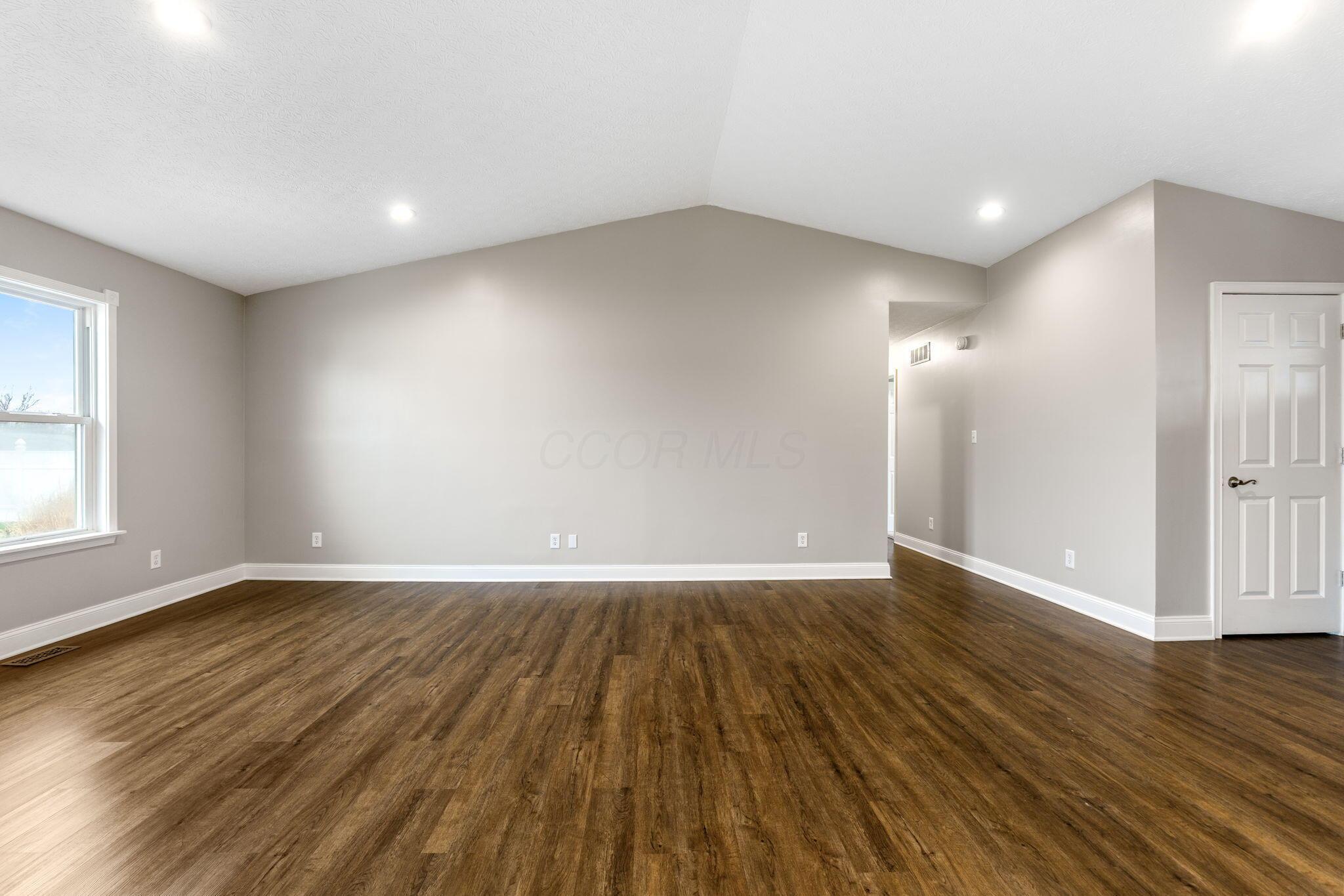 14103 Lockbourne Eastern Road Ashville, OH 43103 - Photo 8 of 73 14103 Lockbourne Eastern Rd (Interior)-5
