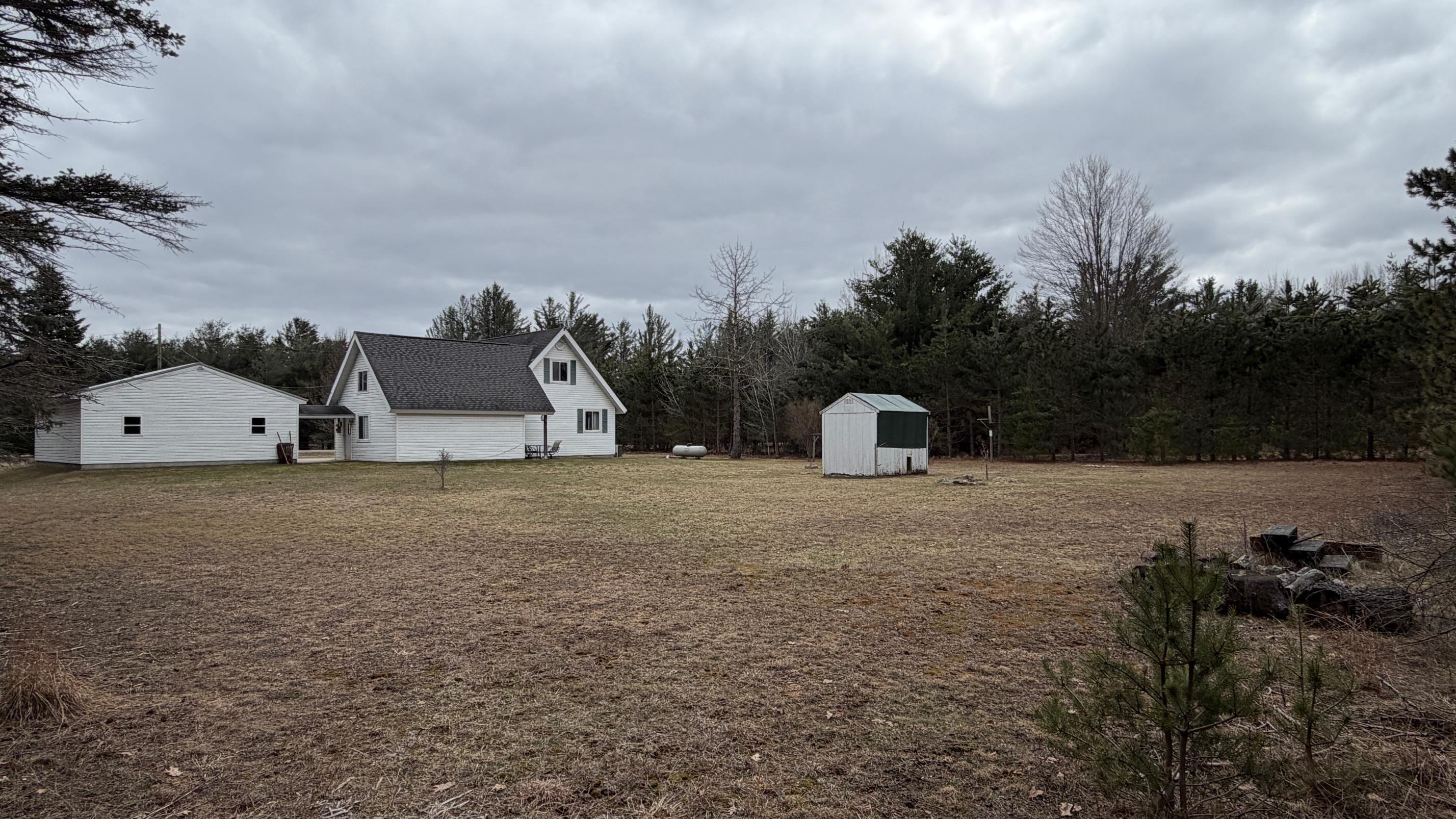 6455 North Geneva Road Coleman, MI 48618 - Photo 5 of 38