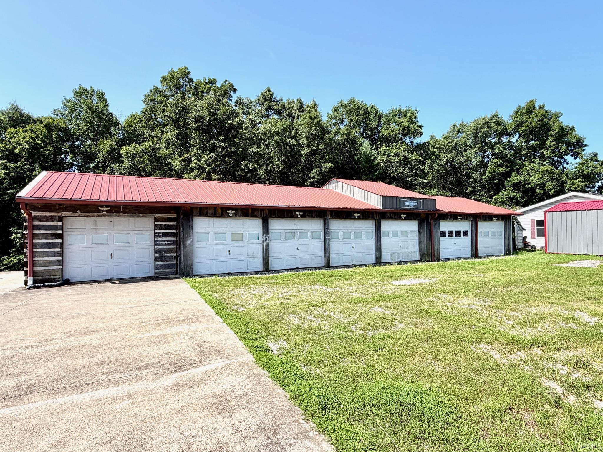 2595 Old State Road Bedford, IN 47421 - Photo 4 of 50