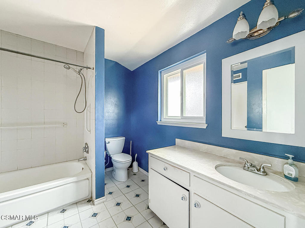 1191 Roldan Avenue Simi Valley, CA 93065 - Photo 17 of 29 jHall Bath2