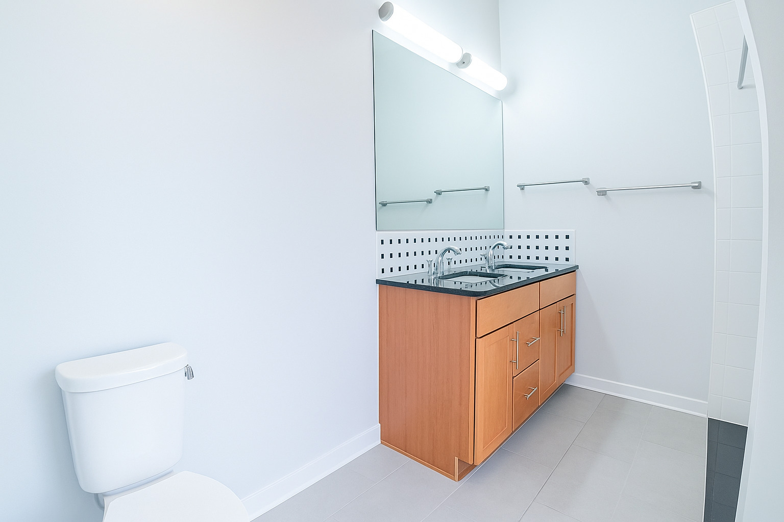 1540 West Fullerton Avenue, Unit 405 Chicago, IL 60614 - Photo 13 of 17 a utility room with mirror