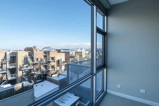 $3,111 | 1540 West Fullerton Avenue, Unit 405, Chicago, IL 60614