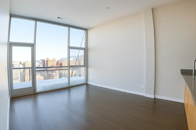 $3,111 | 1540 West Fullerton Avenue, Unit 405, Chicago, IL 60614