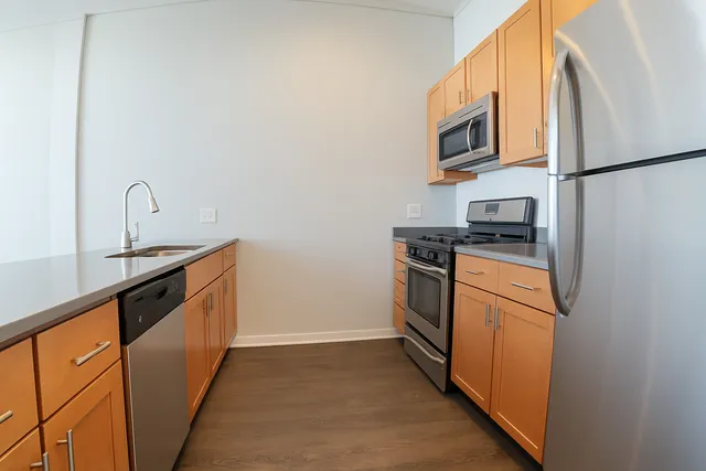 $3,111 | 1540 West Fullerton Avenue, Unit 405, Chicago, IL 60614