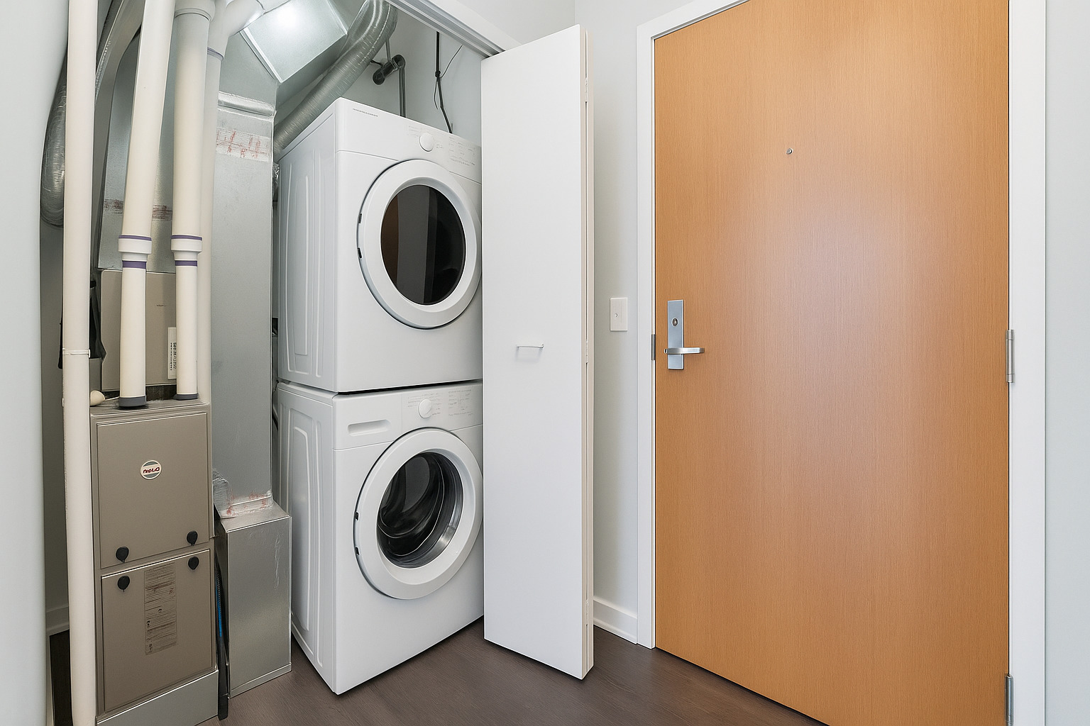 1540 West Fullerton Avenue, Unit 405 Chicago, IL 60614 - Photo 9 of 17 a utility room with dryer and washer