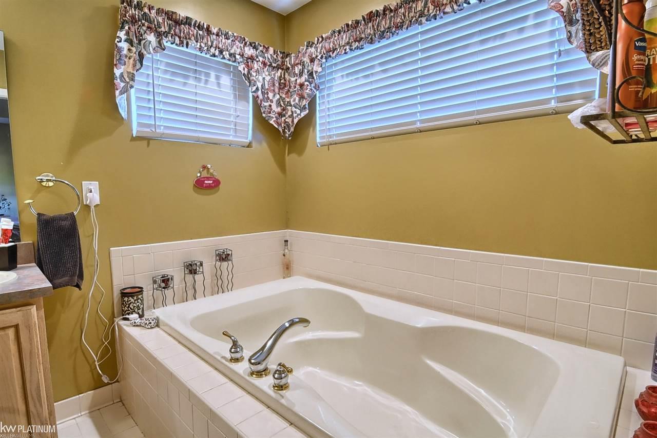 29068 Merrimade Lane Chesterfield, MI 48047 - Photo 12 of 25