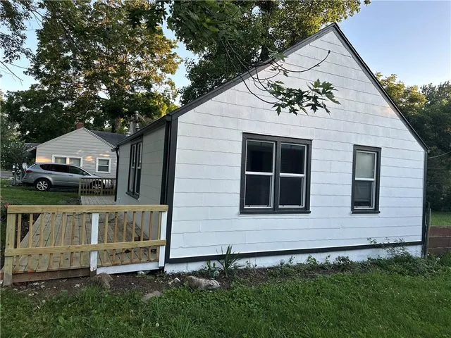 $247,800 | 8510 Grandview Lane, Overland Park, KS 66212