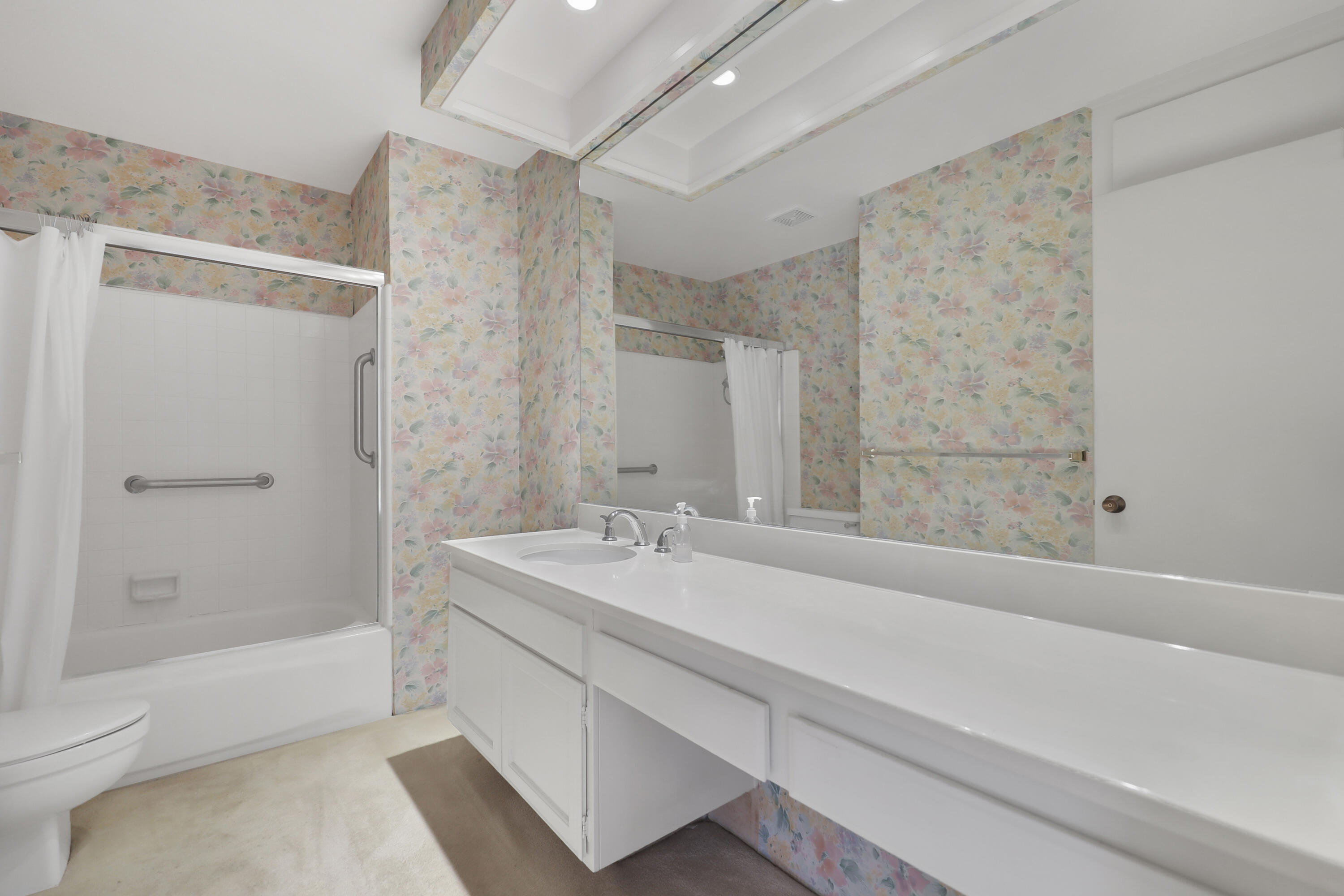 2 Valencia Drive Rancho Mirage, CA 92270 - Photo 10 of 39 a bathroom with a bathtub and a sink