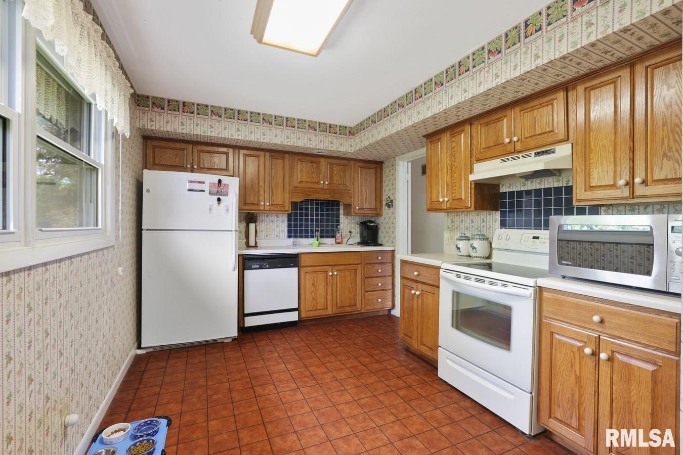 833 North Oxford Road Springfield, IL 62702 - Photo 7 of 31