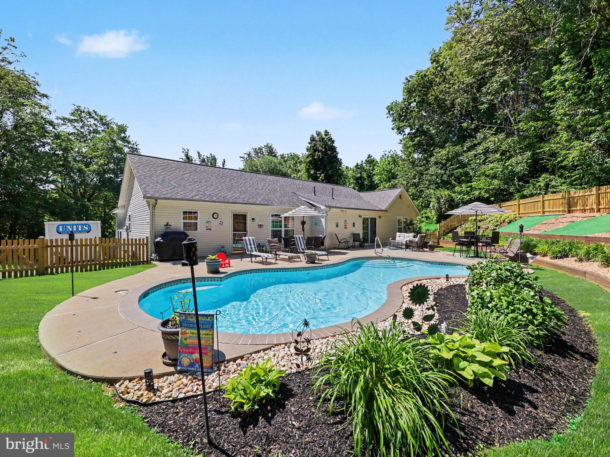 7462 Keith Road Warrenton, VA 20186 - Photo 31 of 37 Sparkling pool