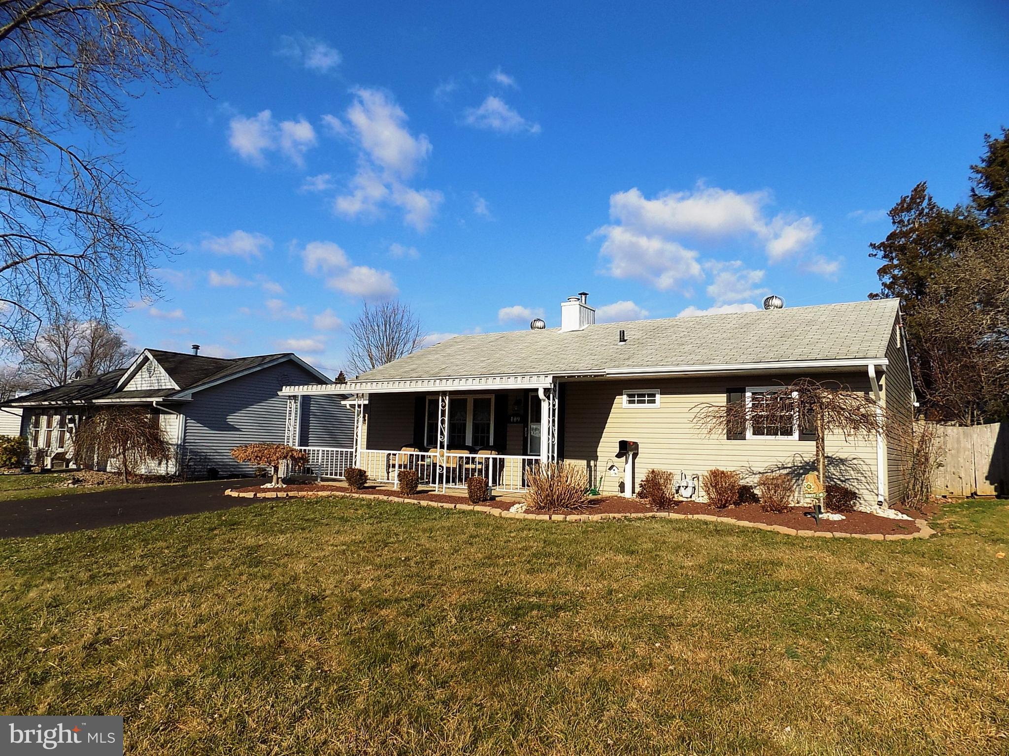 409 Berkshire Road Fairless Hills, PA 19030 - Photo 4 of 28 Gallery Image 4
