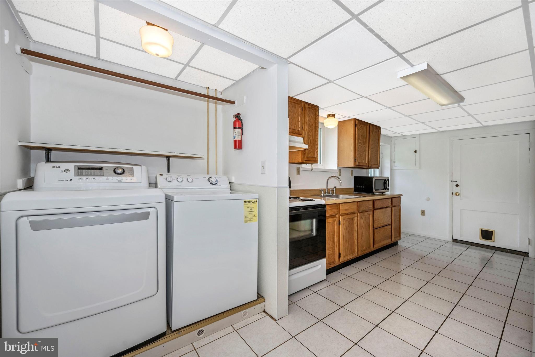4603 Ridge Road Mount Airy, MD 21771 - Photo 19 of 32 Lower Level Laundry and Kitchenette