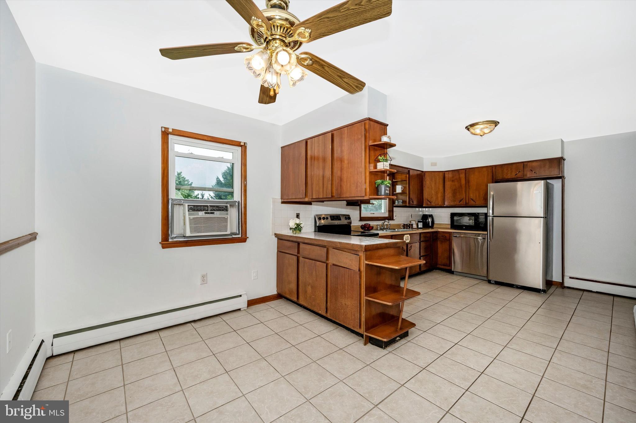 4603 Ridge Road Mount Airy, MD 21771 - Photo 7 of 32 Dining and Kitchen